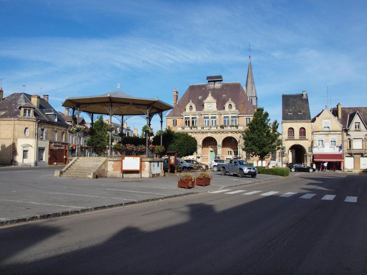 Camping Le Vallage Attigny 外观 照片